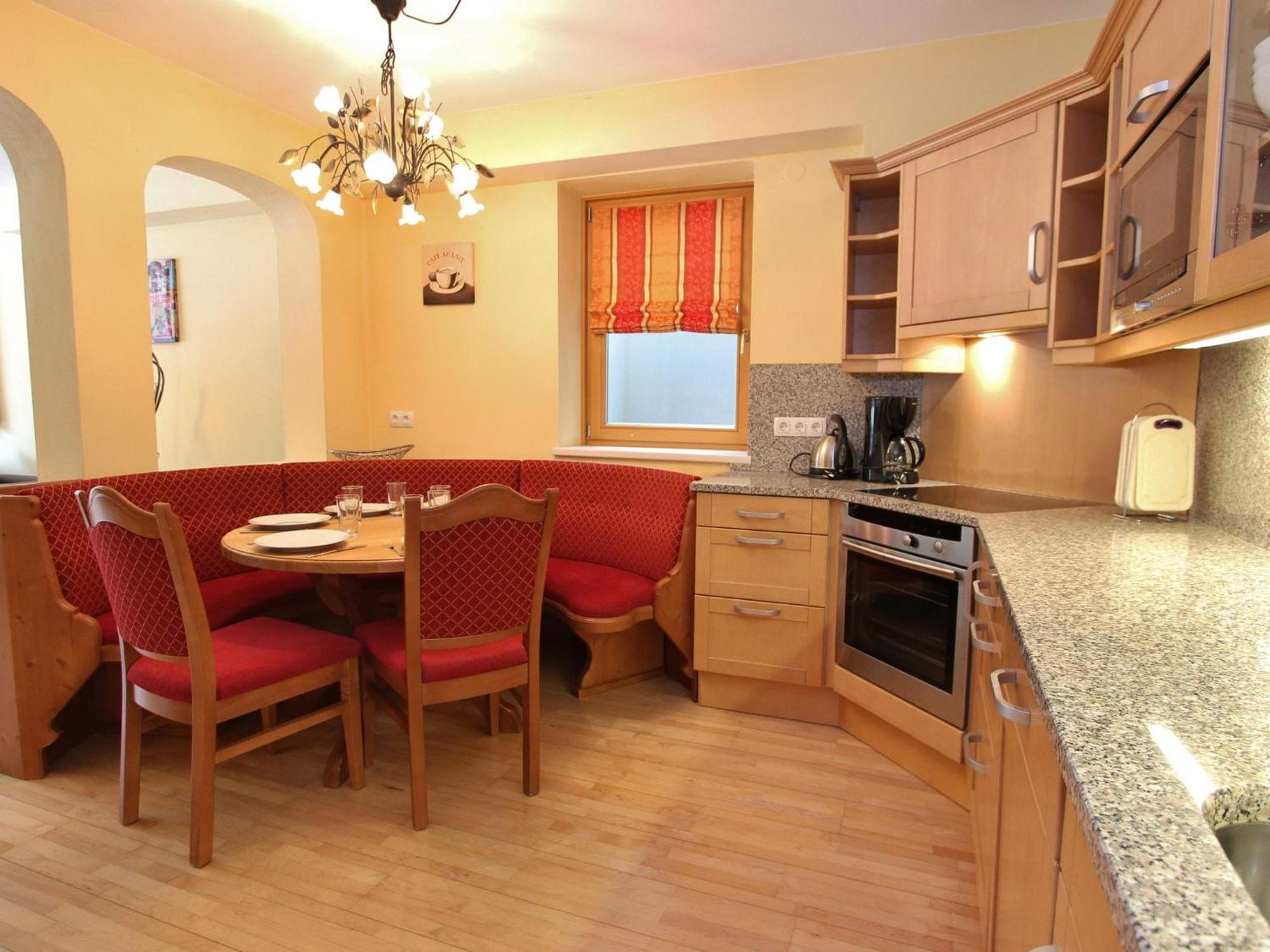 Large Chalet Apartment In Saalbach Hinterglemm Экстерьер фото