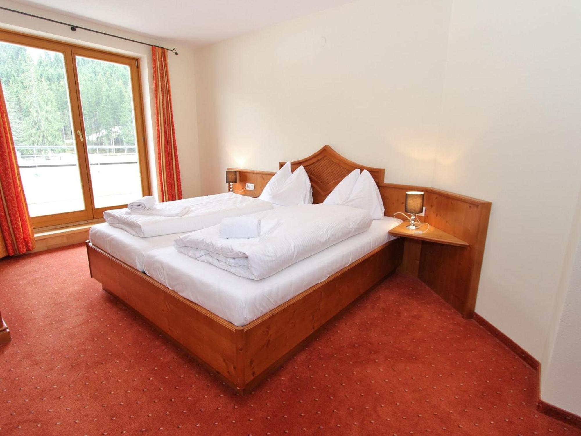 Large Chalet Apartment In Saalbach Hinterglemm Экстерьер фото
