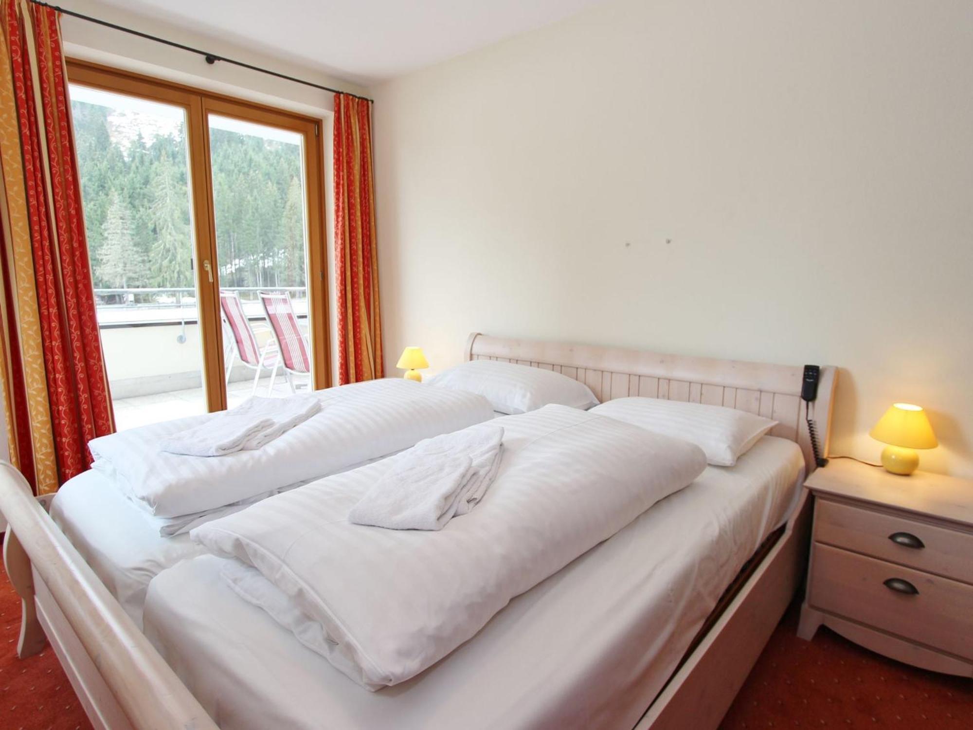 Large Chalet Apartment In Saalbach Hinterglemm Экстерьер фото