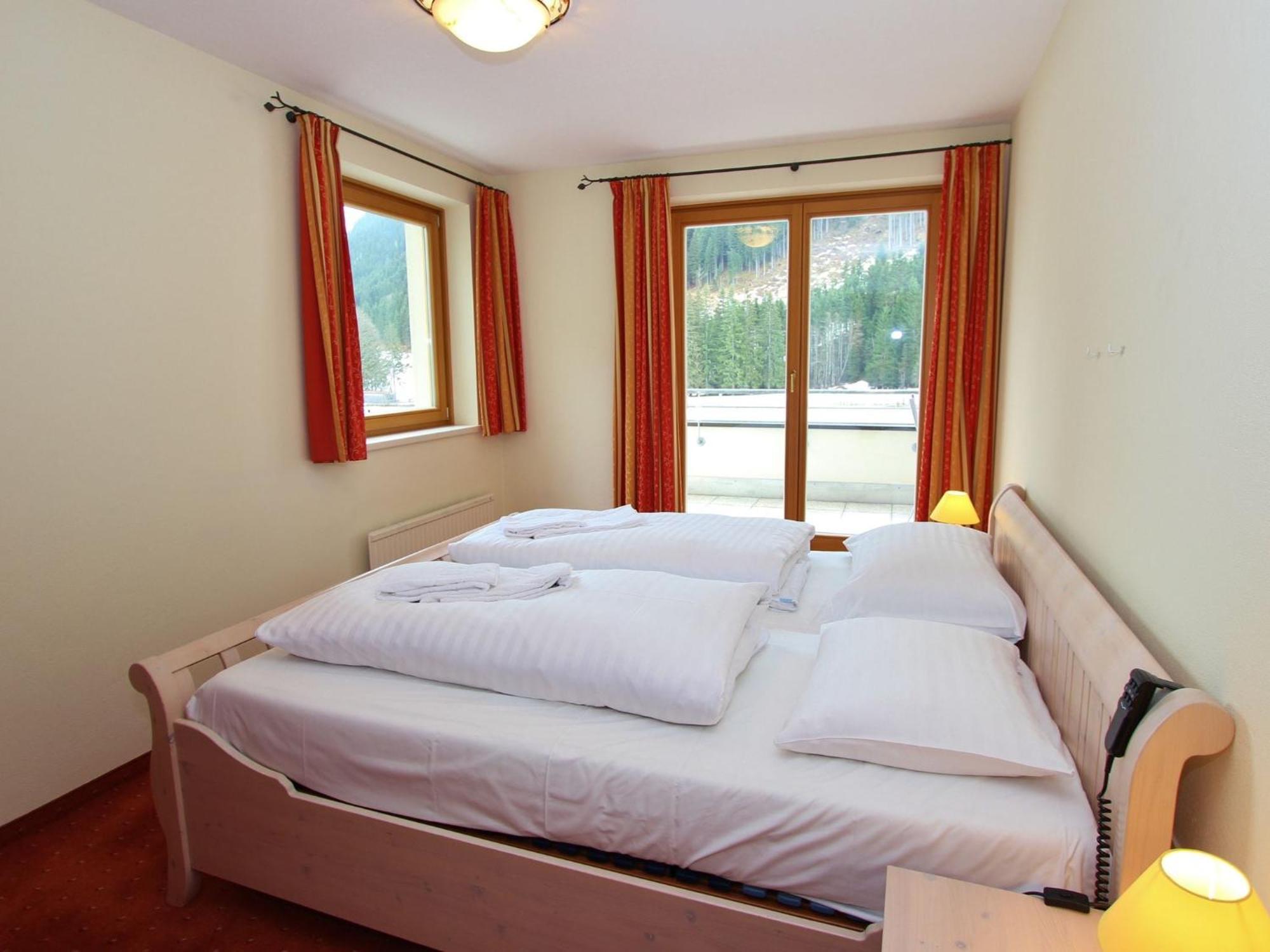 Large Chalet Apartment In Saalbach Hinterglemm Экстерьер фото