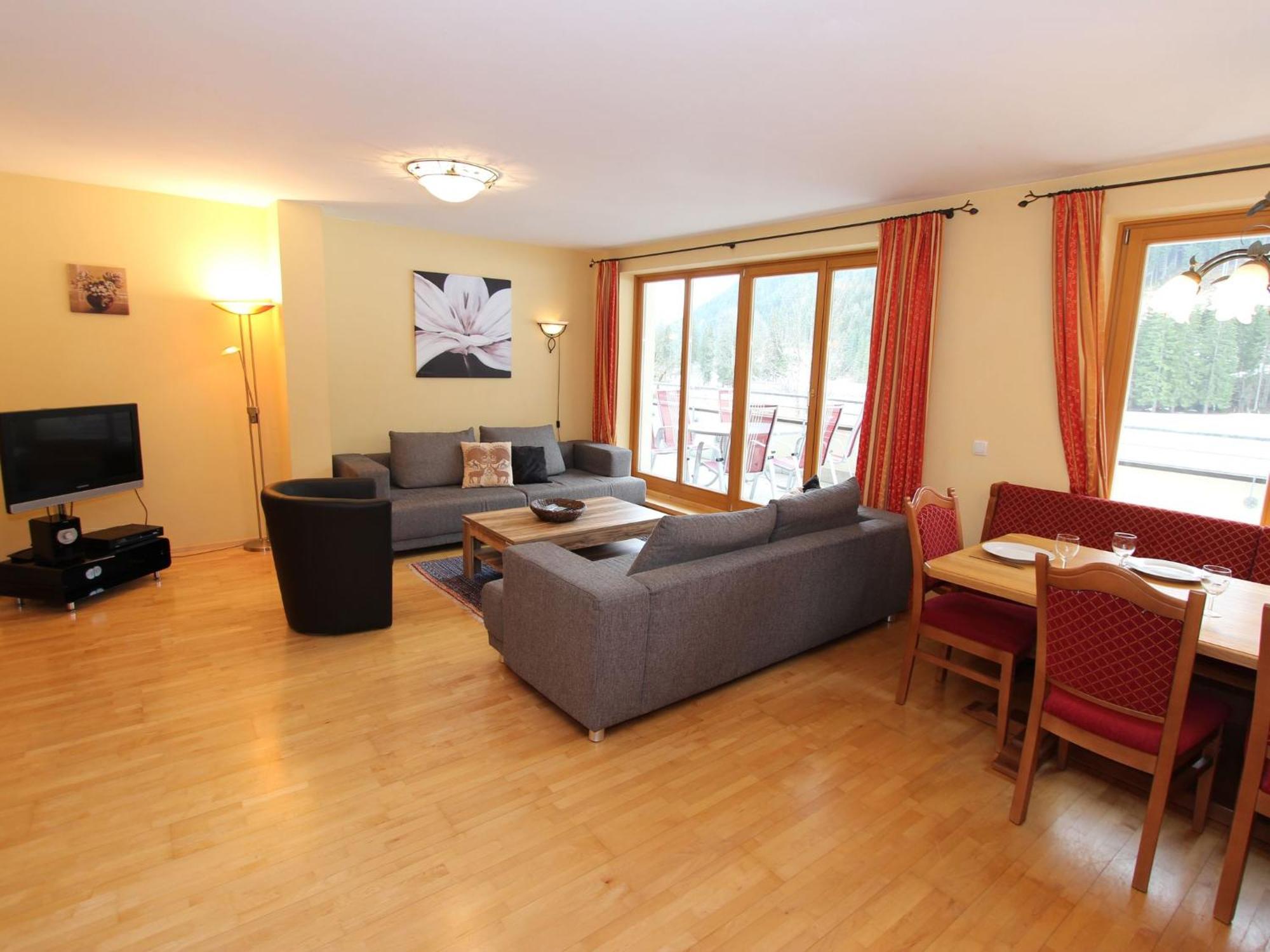 Large Chalet Apartment In Saalbach Hinterglemm Экстерьер фото