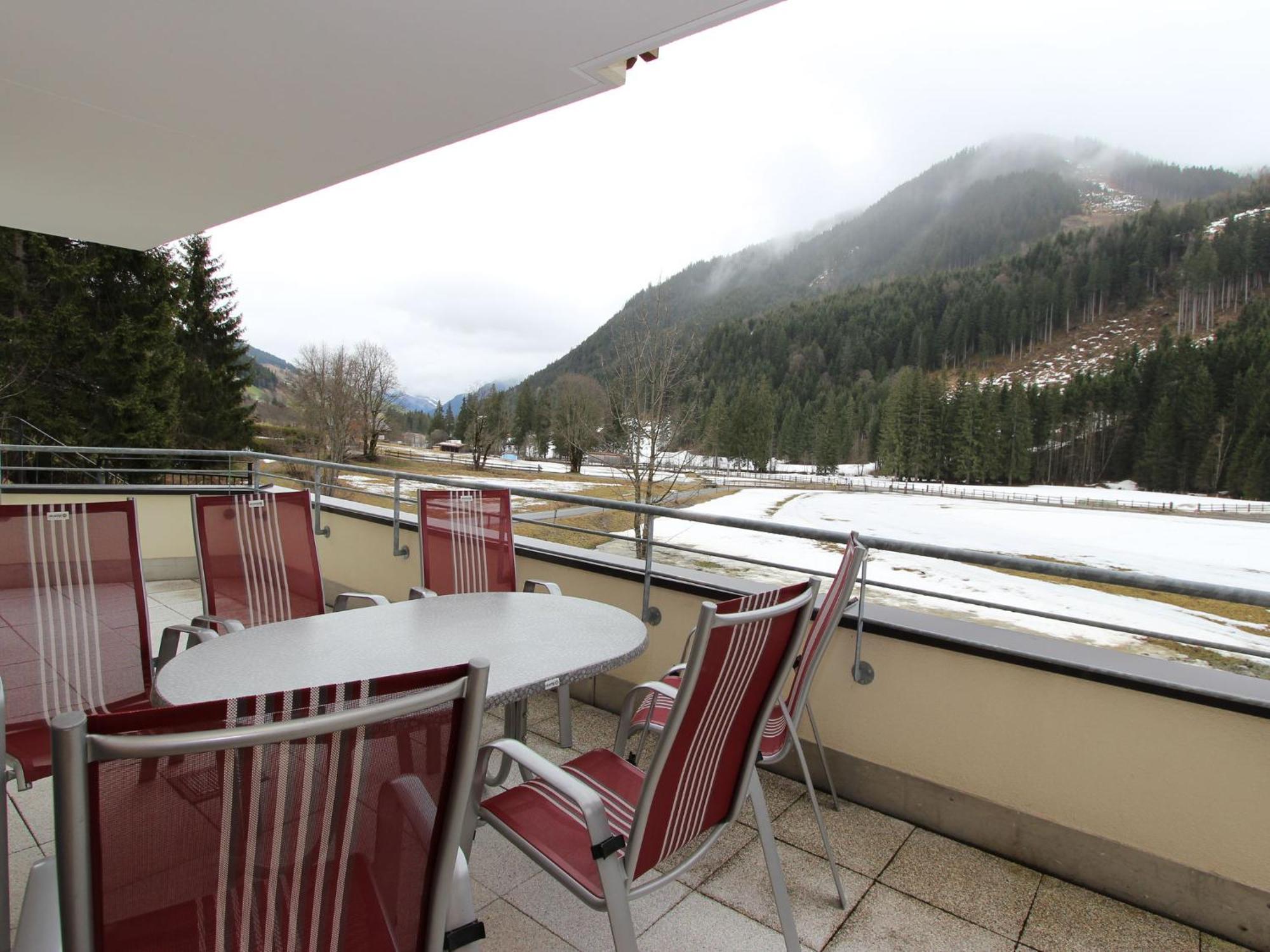 Large Chalet Apartment In Saalbach Hinterglemm Экстерьер фото