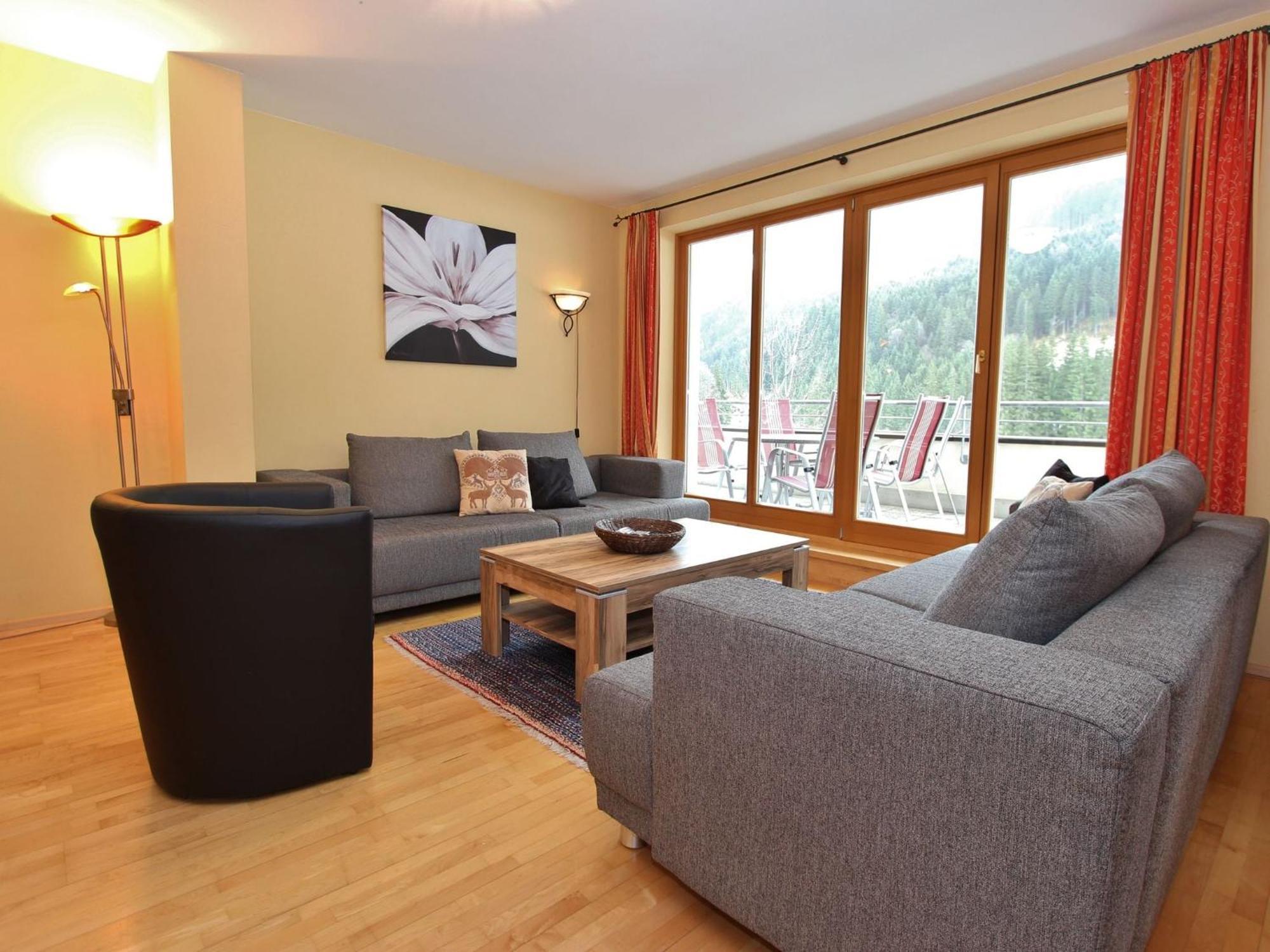 Large Chalet Apartment In Saalbach Hinterglemm Экстерьер фото
